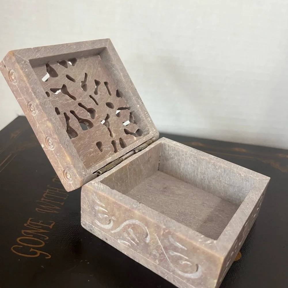 Vintage Etched/Carved Stone Trinket Box Floral Lattice Hinged Jewelry Box Brown‎